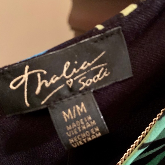 Asymmetrical, floral print top & tassel necklace S - Picture 5 of 9